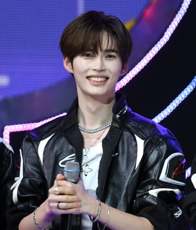 제로베이스원 성한빈, 1위 행복한 미소[TEN포토]
