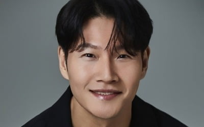 [공식] '새신랑' 김종국, 겹경사 맞았다…결혼 5일 만에 기쁜 소식, 한 식구 된 GD·송강호