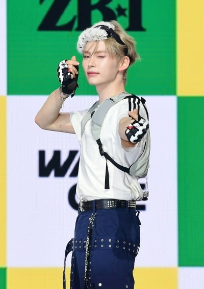 성한빈 하차 일주일 만에 깜짝 소식 전했다…제로베이스원, 첫 정규로 음악방송 2관왕 등극