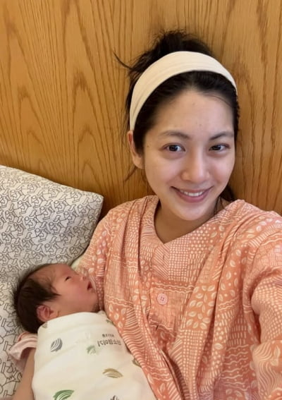 '37세' 반소영, 뒤늦게 알린 출산 소식…조리원 생활도 이미 끝내