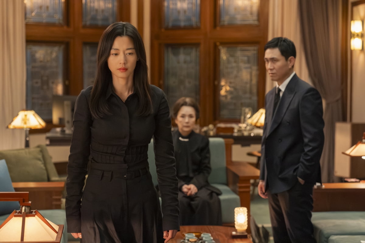 전지현, '유력 차기 대통령' 남편 죽음 후 각성했다…대선 출마 결심('북극성') [종합]