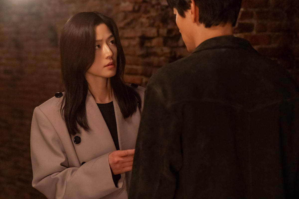 전지현, '유력 차기 대통령' 남편 죽음 후 각성했다…대선 출마 결심('북극성') [종합]