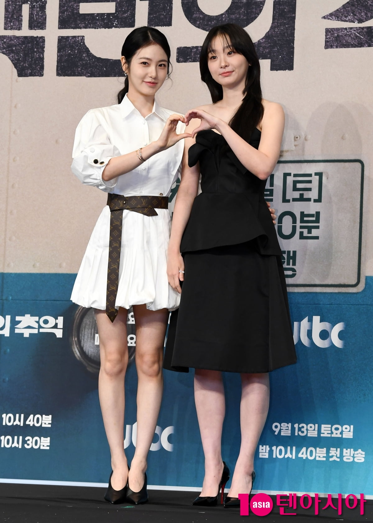 김다미-신예은, 이쁜 버스 안내양..."오라이~"[TEN포토+]