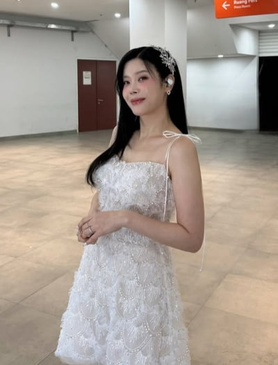 린, 이혼 발표 불과 20일 만에…"다른 눈으로 나 사랑하는 그대"
