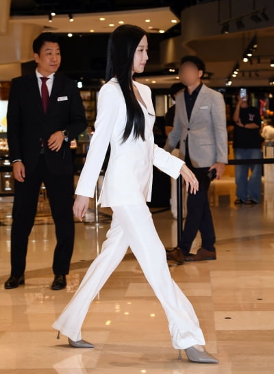 문가영, 가을을 입은 여신...빛나는 물광 피부[TEN포토+]