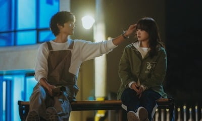 송중기, 쓰다듬고 손 잡고…♥천우희에 직진한다 ('마이유스')