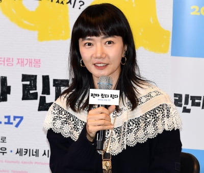 배두나, "20년만에 만나서 방방 뛰면서 반갑게 인사했다"[TEN포토]