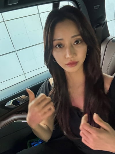 '억대 SUV' 한그루, 아찔한 어깨 라인 드러낸 역대급 셀카…'가을 여신 강림이네'