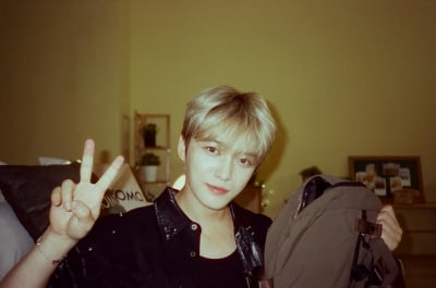 '재산 1조설' 김재중, '11세 연하' 가수가 찍어준 사진 공개…39세 믿기지 않은 비주얼