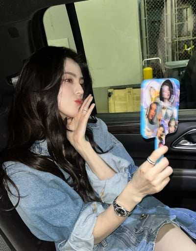 '52억 펜트하우스' 한소희, 데님 부터 슬립 드레스 까지 다 소화 하네…'비주얼 풀가동'