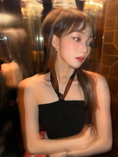 '35세 미혼' 이성경, 결별 후 새 출발 했다더니…뼈말라 어깨라인 드러내며 고혹적 미모 발산