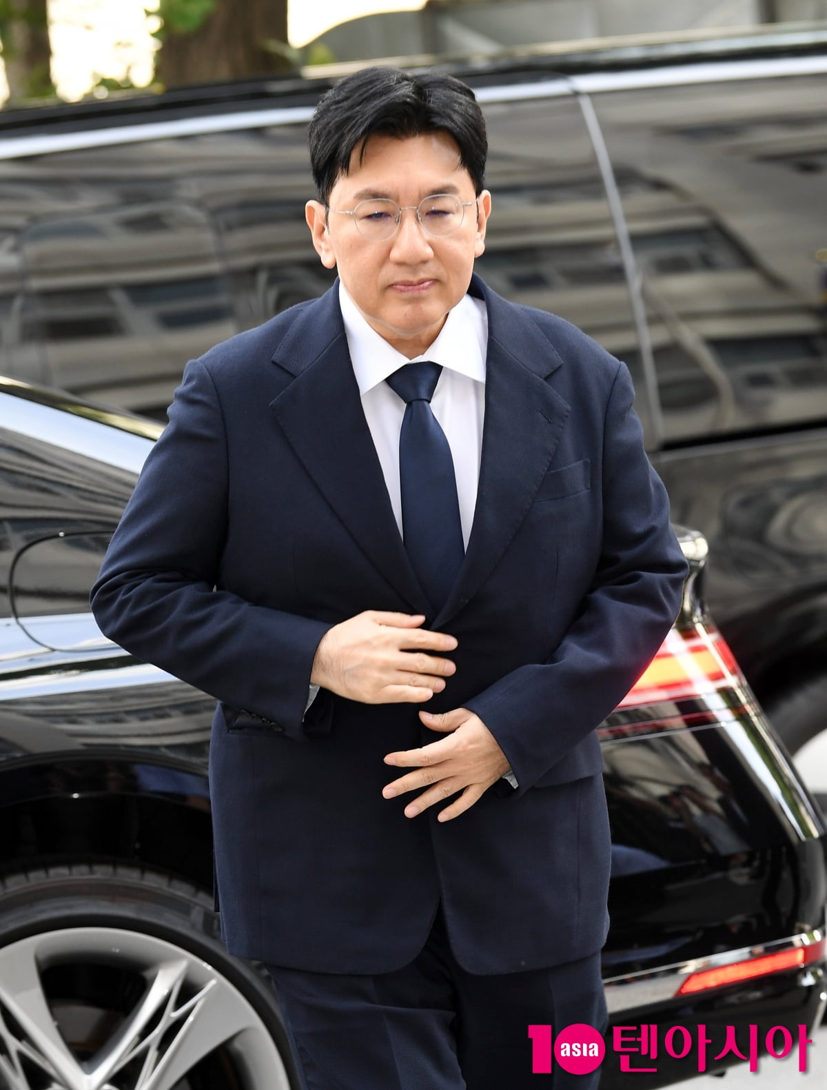[속보] '1900억 부당이득 혐의' 방시혁 하이브 의장 경찰 출석