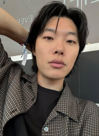 류준열, 못하는 말이 없다…맨유 레전드로 불리는 선수에 "좀 일어나 봐"