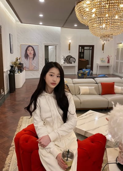 '장원영 친언니' 장다아, 집이 궁궐이야…크리스탈 조명이 반짝반짝