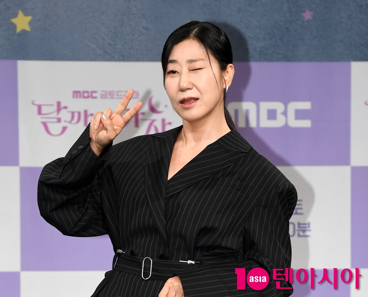라미란, 포즈 장인...남자랑 드라마 좀 하고 싶어요[TEN포토+]