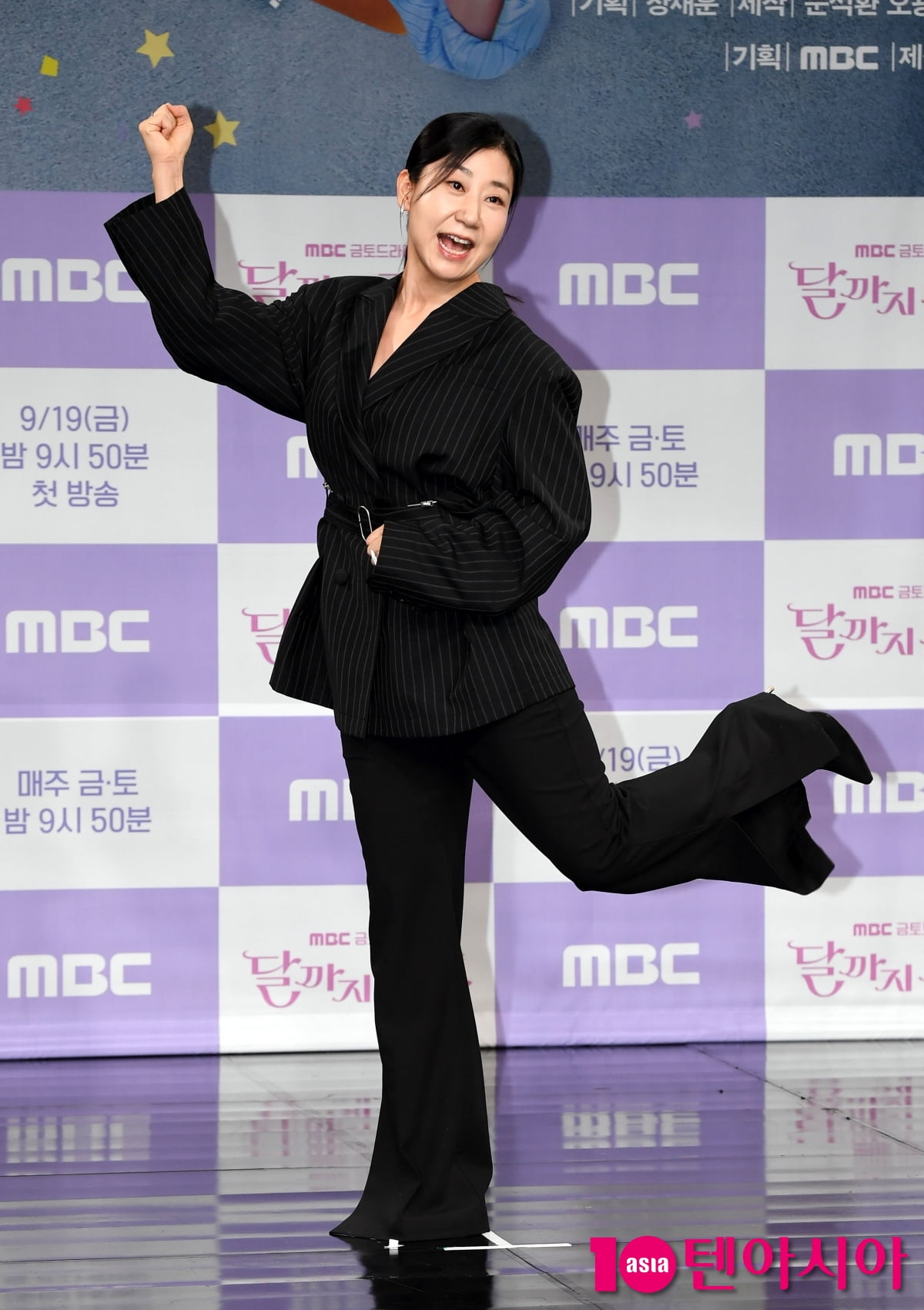 라미란, 포즈 장인...남자랑 드라마 좀 하고 싶어요[TEN포토+]