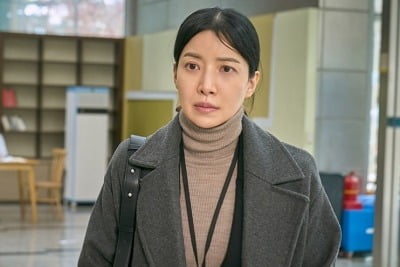 '47세 미혼' 윤세아, 깜짝 소식 전했다…21년 차에 늦더위 날리는 '호러퀸'으로 스크린 장악 ('홈캠')