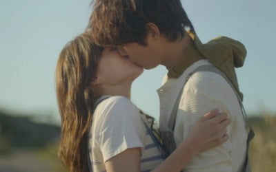 송중기, 영화 투자 사기 얽힌 후 사망한 母…아픔 보듬어준 건 ♥첫사랑('마이유스')