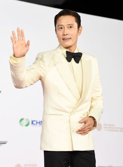 'BIFF' 이병헌, 젠틀한 인사[TEN포토+]