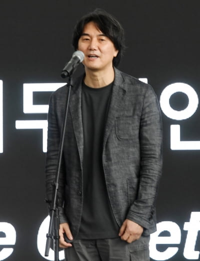 'BIFF' 추창민 감독, 멋진 남자 로운과 박서함...이쁜 생얼의 신예은을 볼수 있어요[TEN포토]