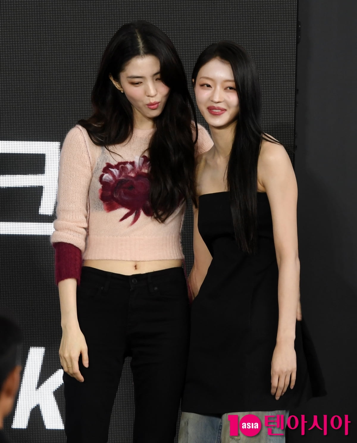 'BIFF' 한소희, 귀여운 동생 유아 엉덩이 팡팡[TEN포토]
