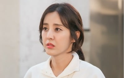 '싱글맘' 박은혜, 화가 남편과 이혼했다…20대 딸 병원서 청소부 알바 신세 ('마리와')