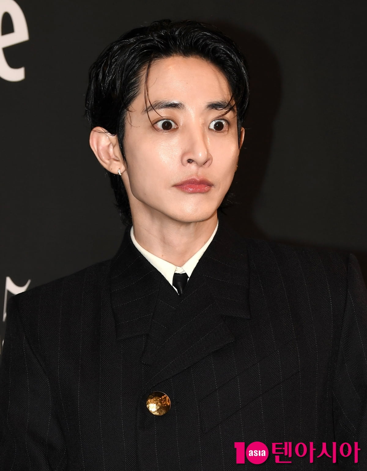 이수혁, 수줍은 하트 하는 뱀파이어[TEN포토+]