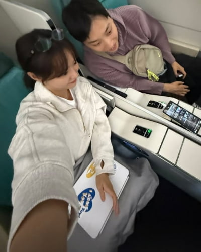 송지은, 가수 내려 놓더니…결혼 1주년 앞두고 ♥박위와 미국행