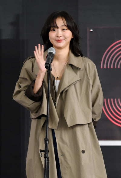 김다미, 물 없는데 물 있는 척 자연스럽네…"한국에서 처음이라고"('대홍수') [BIFF]