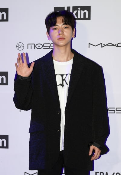 이주승, 베트남人 형수님 사진 찍다 발라당~…"몰라요"라며 부끄러워하더니('나혼산')