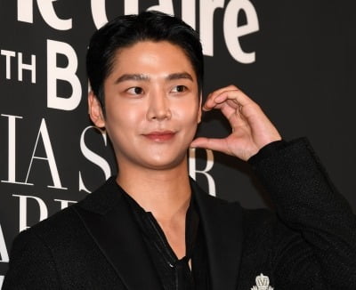 '29세' 로운, 입대 한 달 앞두고 결국 일냈다…투병 중인 팬 위해 깜짝 이벤트 개최 ('수고했어')