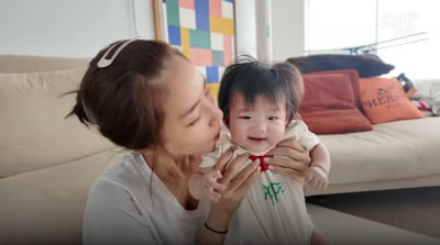 손담비, 5개월 딸에 '450만원' 투자하더니…여행 중에도 영어 조기교육