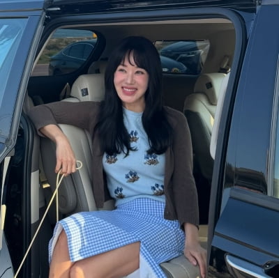 '50억 한남동 저택' 엄정화, 근접샷에도 굴욕 없는 피부+몸매…'56세 비주얼 맞아?'