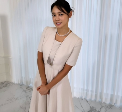 '42세 돌싱' 안현모, 뇌섹녀 답게 지적美 폭발…'책 한 권에 우아함까지 완벽해'