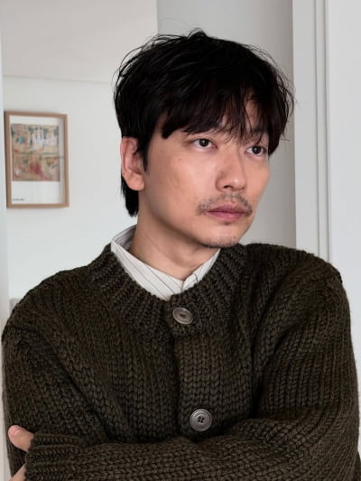 '9년 장기연애 마침표' 이동휘, 힙한 패션+덥수룩한 수염…'분위기 때문에 더 빛나'