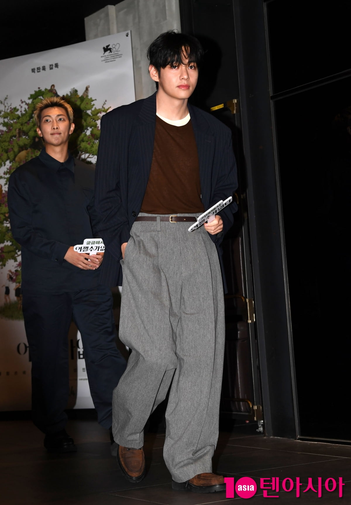 방탄소년단 뷔, 찬란한 비주얼...머리부터 발끝까지 센스 가득[TEN포토+]
