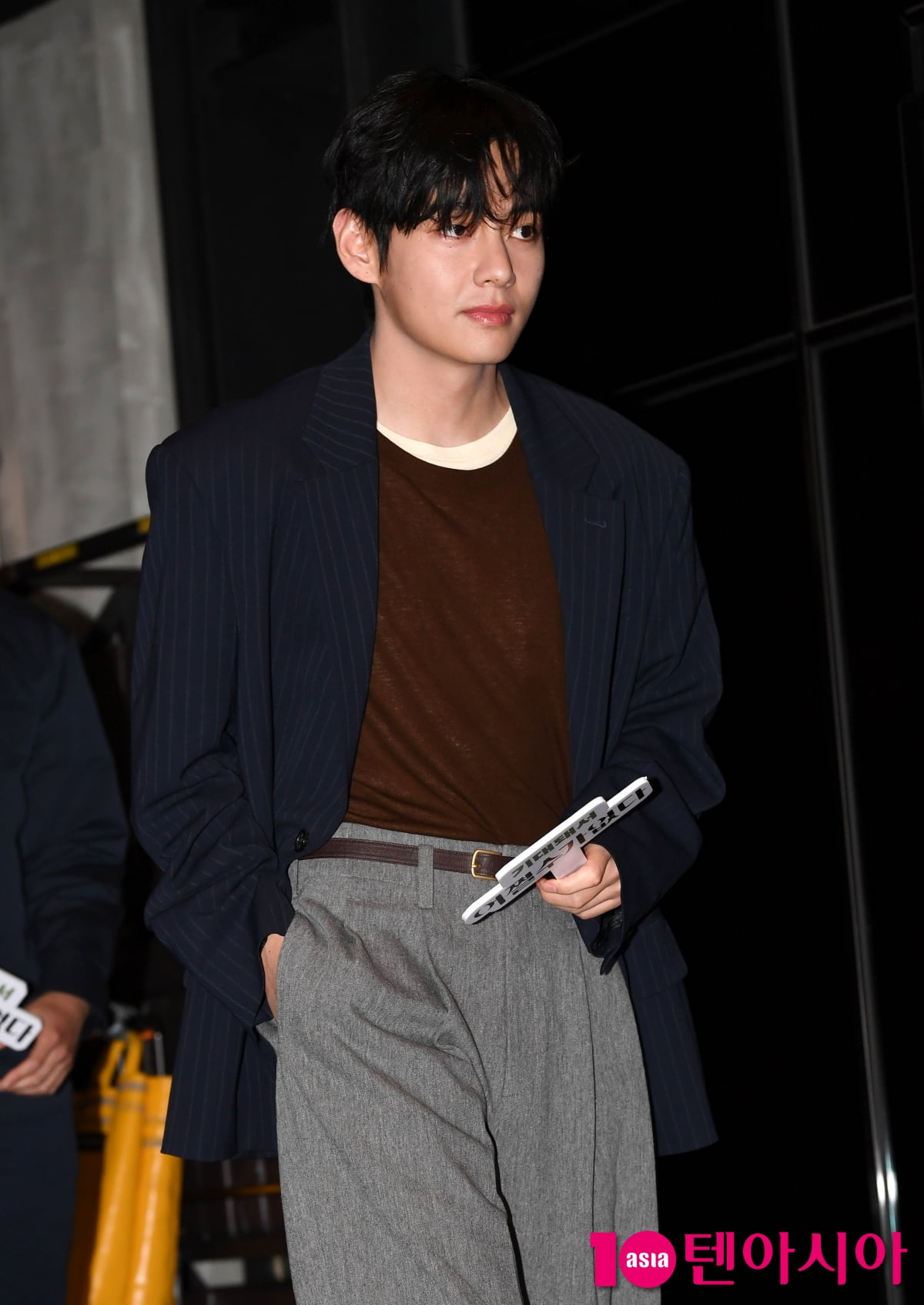 방탄소년단 뷔, 장난꾸러기 꽃미소...잘생긴 소년미[TEN포토+]