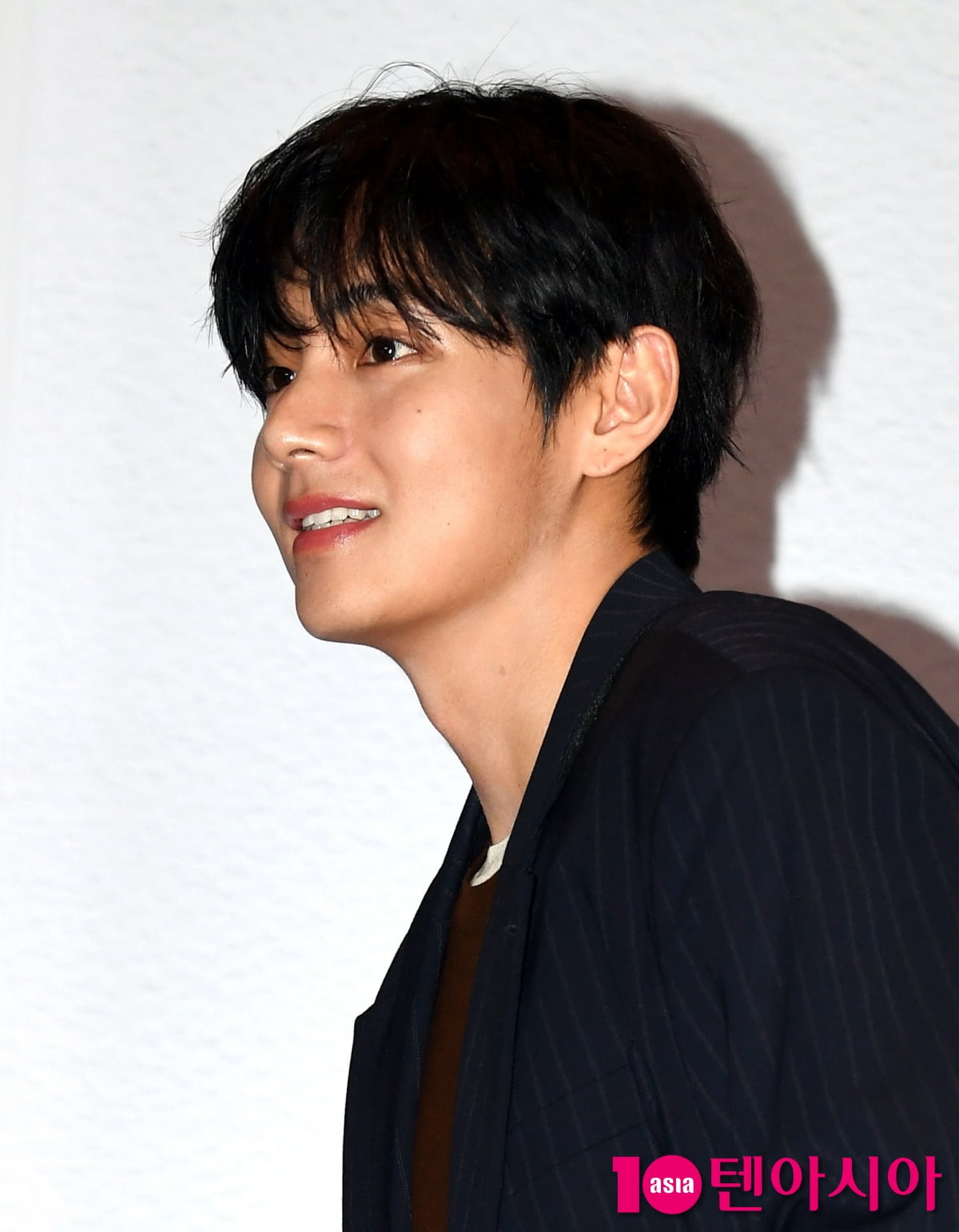 방탄소년단 뷔, 찬란한 비주얼...머리부터 발끝까지 센스 가득[TEN포토+]