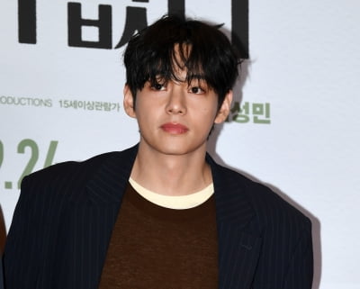 방탄소년단 뷔, 가질 수 없는 남친의 비주얼...우수에 젖은 눈망울[TEN포토+]