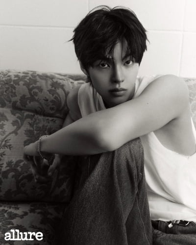 '송강 닮은 꼴'로 뜬 20대 유명 남배우, 홍석천 ♥러브콜 받더니…"대범해져, 시상식 어떨지 상상해"