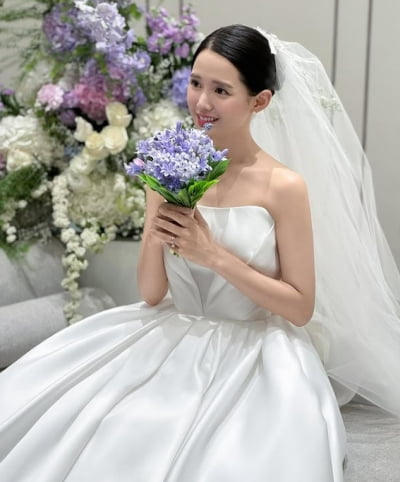 '청소년상담사♥' 남보라, 결혼 4개월 만에 심경 전했다…영혼 없는 눈, 반쯤 풀려
