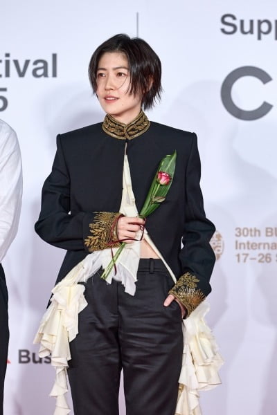 심은경, 또 일냈다…한국인 최초 일본 여우주연상 쾌거 6년 차에 영화제 연속 노미네이트