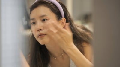 '47세' 채정안, 20대 미모 이유 있었네…피부과 뺨치는 화장품룸 ('과몰입클럽')