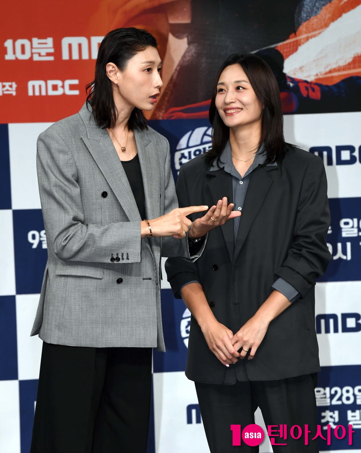김연경-표승주, 배구 여신들의 하트[TEN포토+]