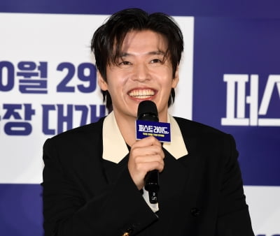강하늘, 인텔리 바보의 꽃미소[TEN포토]