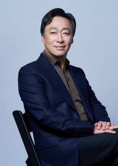 이성민, 앞태 노출 이어 과감한 뒤태 노출…"부담 없어"('어쩔수가없다') [인터뷰③]