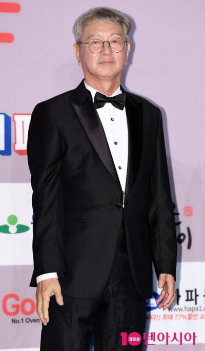 [속보] '개그맨' 명칭 퍼뜨린 전유성, 폐기흉 악화로 별세…향년 76세