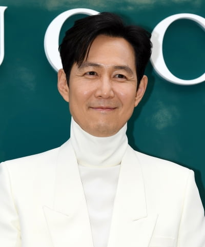 [공식] 이정재, 3개월 만에 기쁜 소식 전했다…'18살 연하' 임지연과 ♥핑크빛 호흡, '얄미운 사랑' 11월 첫 방송