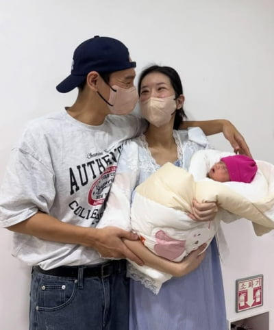 김지혜♥최성욱, 출산 20일 만에 "드디어 안아보는 내 아가"…감격의 눈물