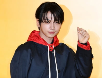 ボイネクストドアのジェヒョン、ミウミウのポップアップイベントに登場